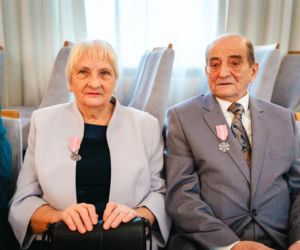 Złoty Gody par małżeńskich w Siedlcach - wręczenie pamiątkowych medali