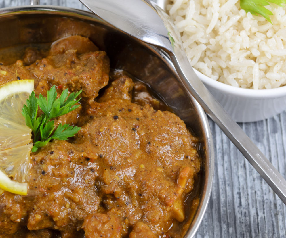 Gulasz jagnięcy z curry: przepis z indyjską nutą