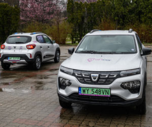 Elektryczna Dacia Spring na ulicach Warszawy