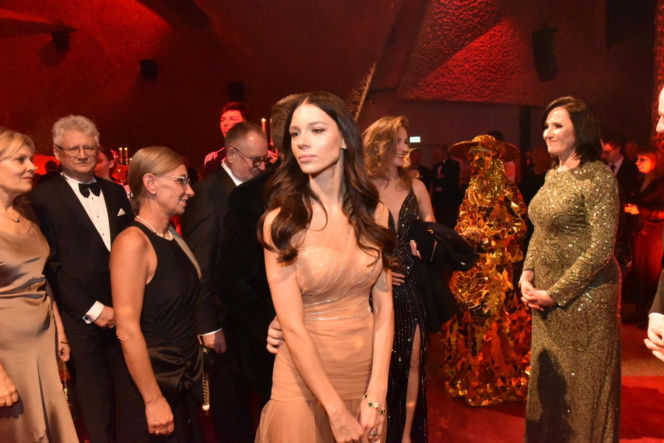 XIV Marszałkowski Bal Dobroczynny w CKK Jordanki. Zdjęcia ze środka. Efektowne kreacje VIP-ów