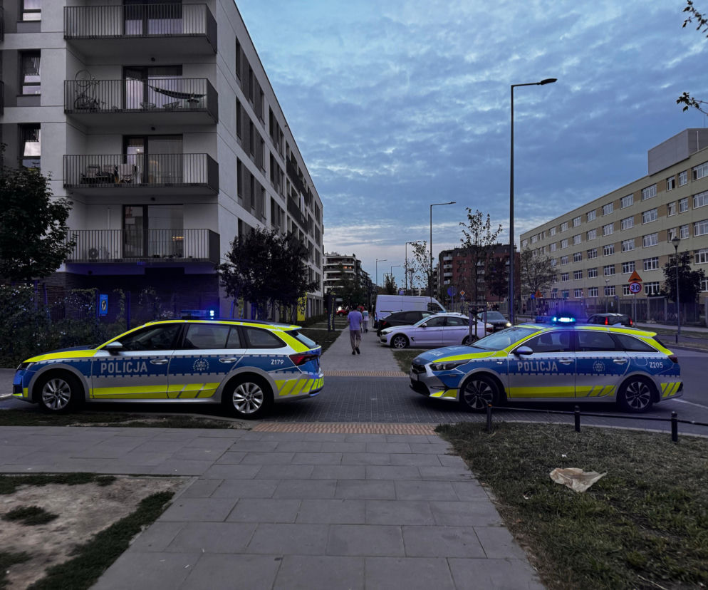 Tajemnicza akcja służb na warszawskiej Pradze. To już kolejny incydent na tej samej ulicy