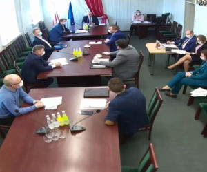Sesja w czasie zarazy. Radni w maseczkach i rękawiczkach debatowali o... funduszu sołeckim!