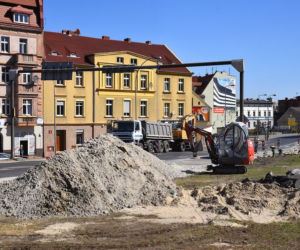 Trwa budowa dróg rowerowych wokół placu Poznańskiego