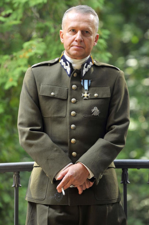 Od "Człowieka z żelaza" po "Kobiety mafii". Tak przez lata zmieniał się Bogusław Linda. Co za metamorfoza!