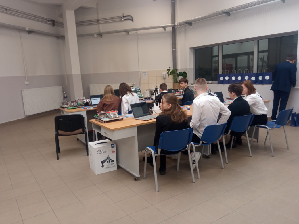 W Grudziądzu otwarto Centrum Programowania Robotów Przemysłowych