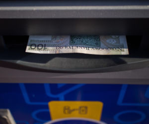 Podpalał bankomaty w centrum miasta! 60-latek groził, że spali też komisariat