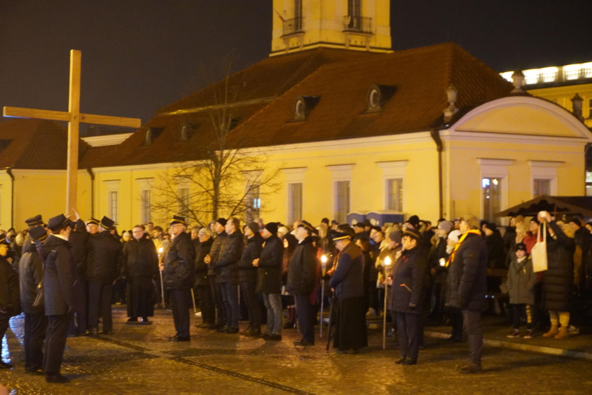 Miejska Droga Krzyżowa w Białymstoku 2024 [ZDJĘCIA]