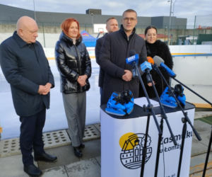 Umowa podpisana. Za 18 miesięcy w Łomży powstanie zadaszone lodowisko rolkowisko