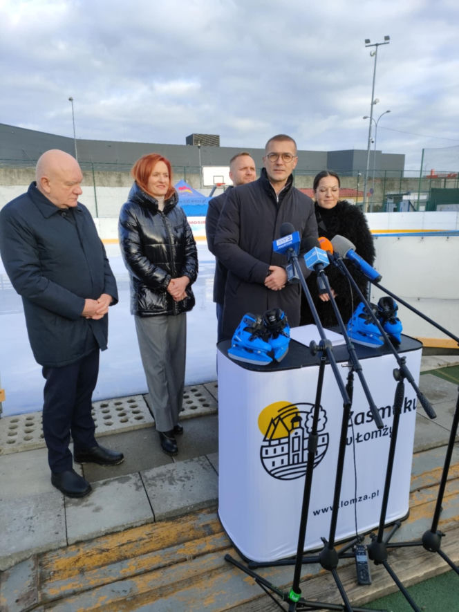 Umowa podpisana. Za 18 miesięcy w Łomży powstanie zadaszone lodowisko rolkowisko