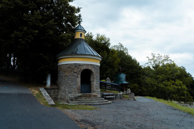 Stacje drogi krzyżowej proj. Dušana Jurkoviča