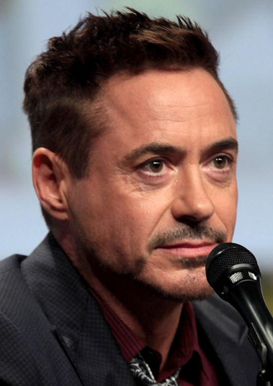 Amerykański aktor Robert Downey Junior, jeden z odtwórców głównych ról w cyklu filmów ze świata Marvela, które w tym ćwierćwieczu biły rekordy popularności