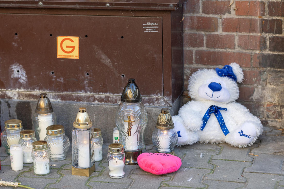 Poznań. Morze zniczy w miejscu tragedii