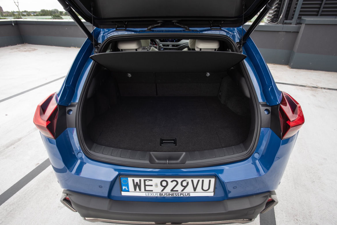 Range Rover Evoque D240 HSE vs Lexus UX 250h 