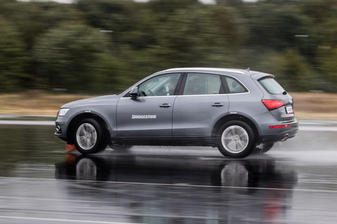 jazda po mokrej nawierzchni Audi Q5