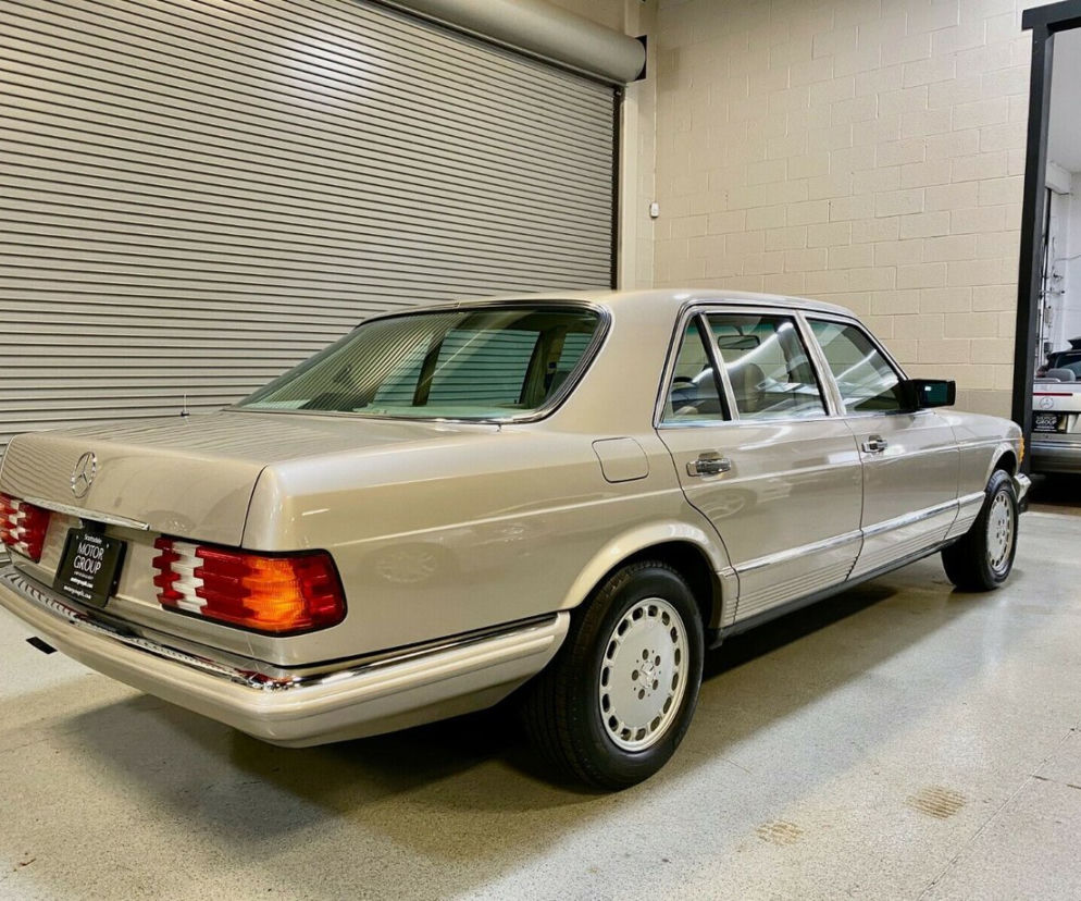 Mercedes W126 z przebiegiem 4696 km