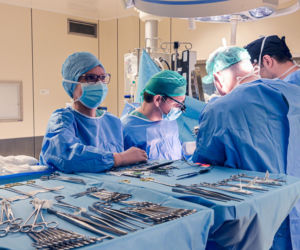 Lekarze WUM usunęli guza z wątroby poza ciałem. Pierwsza taka operacja w Polsce