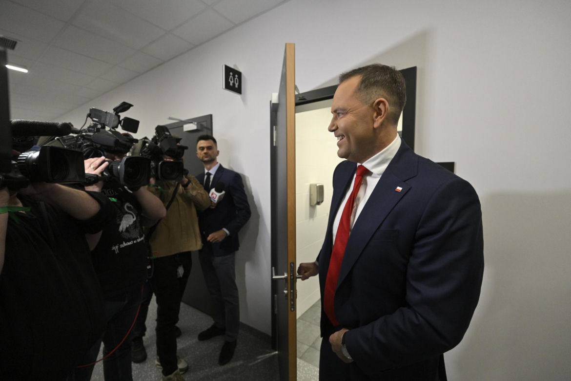 Karol Nawrocki przyjechał do TVP. Symboliczny gest i mocne wsparcie z zaplecza