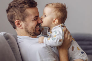 Twoje dziecko wszystko gryzie? To może być jego sposób na stres i napięcie