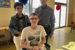Dominik Hołuj otrzymał bioniczną protezę ręki. Trwa rehabilitacja nastolatka
