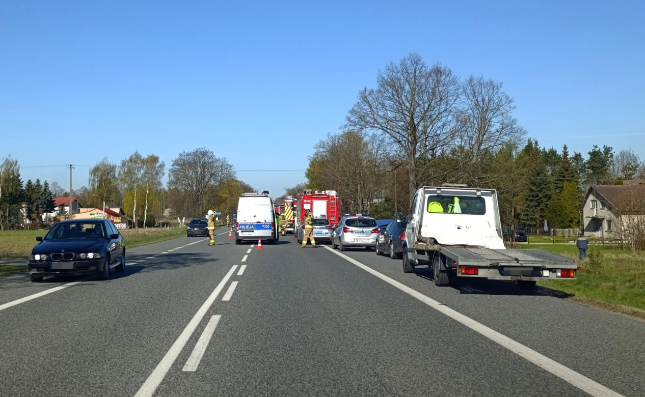 Osobówka zepchnęła busa do rowu