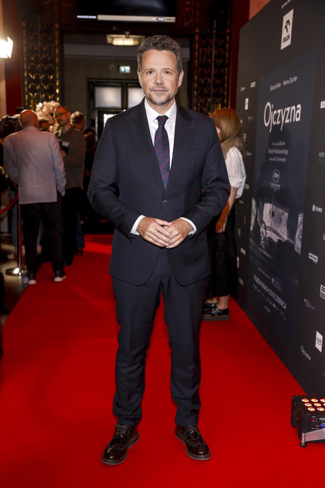 Ministra kultury zachwyciła elegancją na premierze filmu "Ojczyzna"