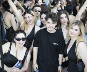 Fani w upale czekają na koncert The Weeknd. Tłumy w Warszawie