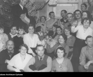 Sylwestrowe bale w II RP. Elegancja, szampan i mazur o północy