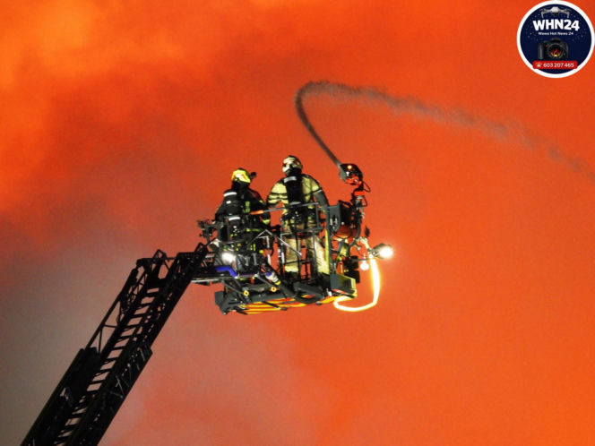 Gigantyczny pożar hal produkcyjnych w Bramkach. W akcji setki strażaków
