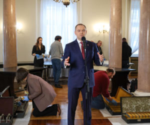 Prezydent Nawrocki zaskoczył w czwartek. Legendarny mebel opuszcza jego pałac! 