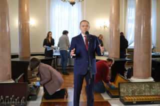 Prezydent Nawrocki zaskoczył w czwartek. Legendarny mebel opuszcza jego pałac! 