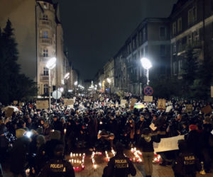 Na ulicach Katowic pojawiły się tłumy. Protestujący szli pod hasłem: Ani jednej więcej [ZDJĘCIA]