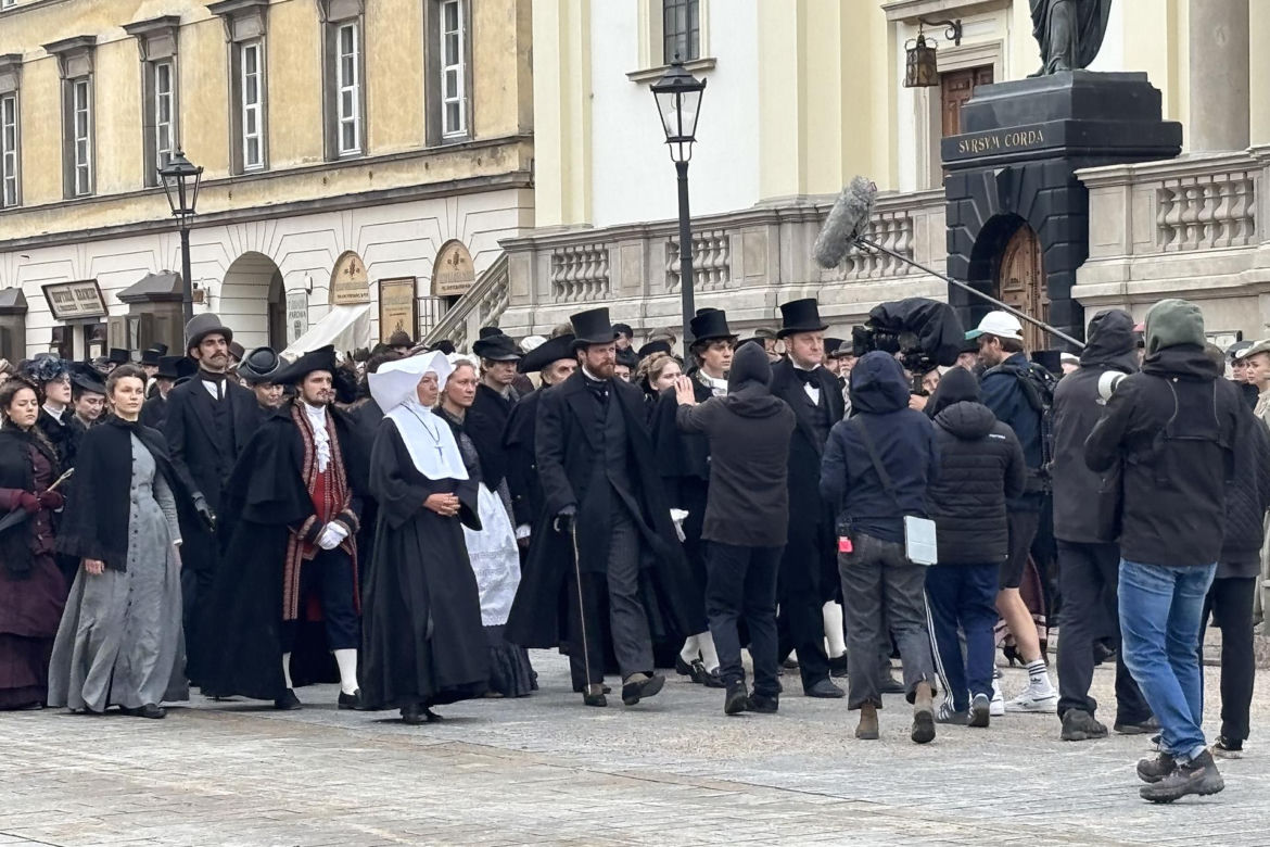 "Lalka" w szlafroku 