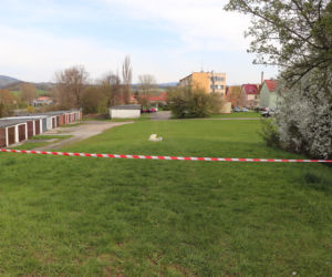 Kudowa-Zdrój. 9-letnia Zosia zginęła pod kołami jeepa. Na miejscu został tylko biały miś i znicze [ZDJĘCIA]
