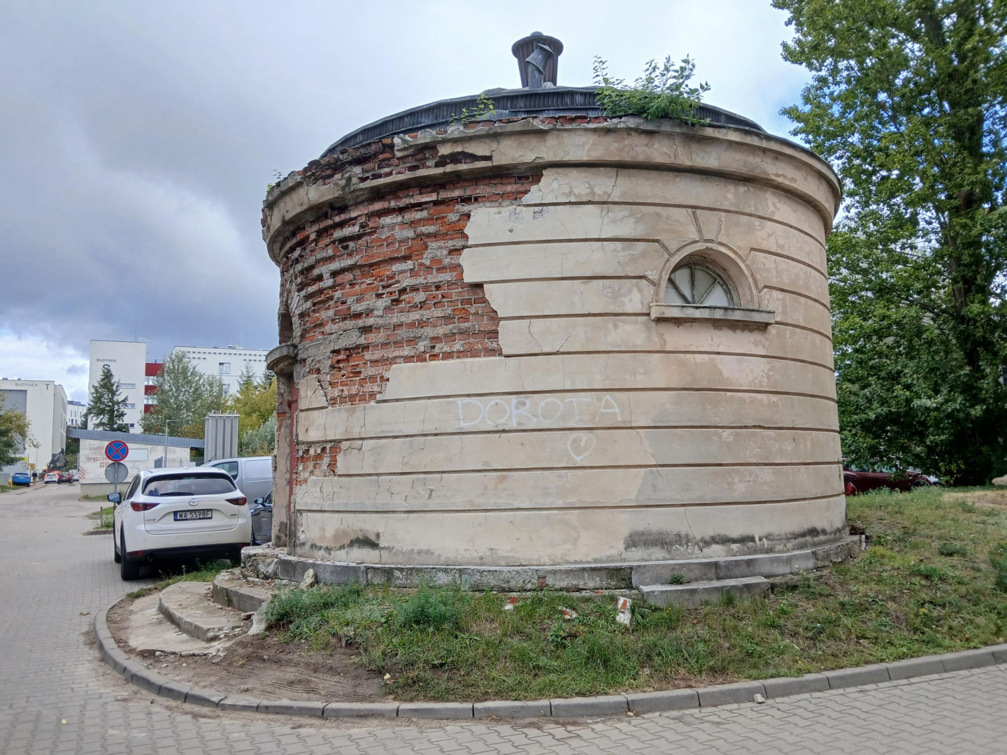 Zabytkowa rotunda na terenie szpitala MSWiA w Warszawie