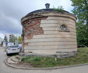 Zabytkowa rotunda na terenie szpitala MSWiA w Warszawie