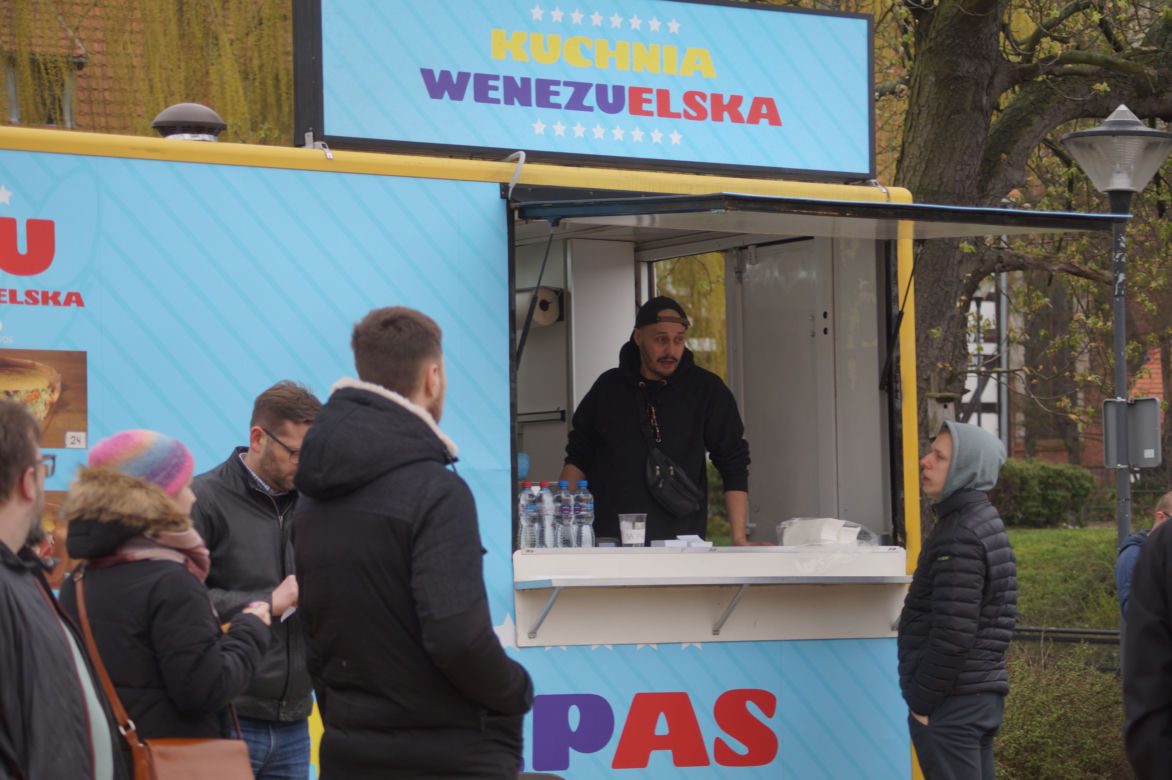 Festiwal Smaków Food Trucków 2023. Restauracje na kółkach zaparkowały na Wyspie Młyńskiej! [ZDJĘCIA]