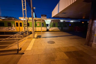 Młody mężczyzna wtargnął na tory, 21-latek nie żyje. Pociągi opóźnione nawet godzinę