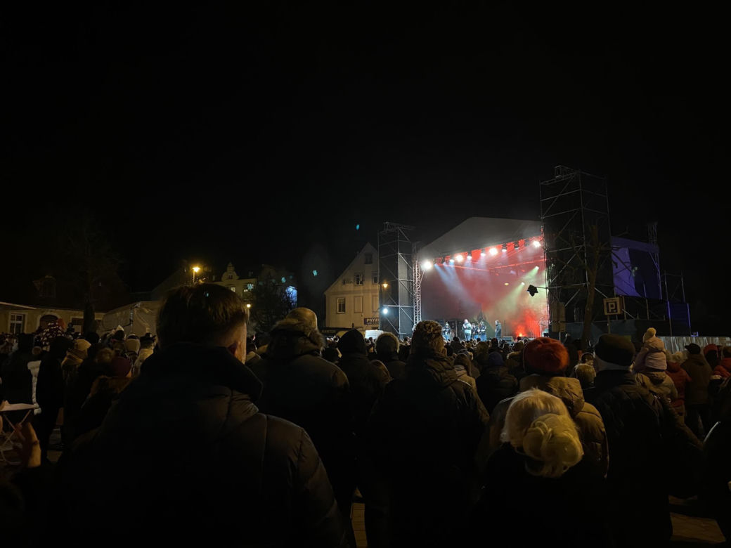 32. Finał WOŚP w Zielonej Górze. Najpierw koncerty a później "Światełko do Nieba" - tak się bawili zielonogórzanie