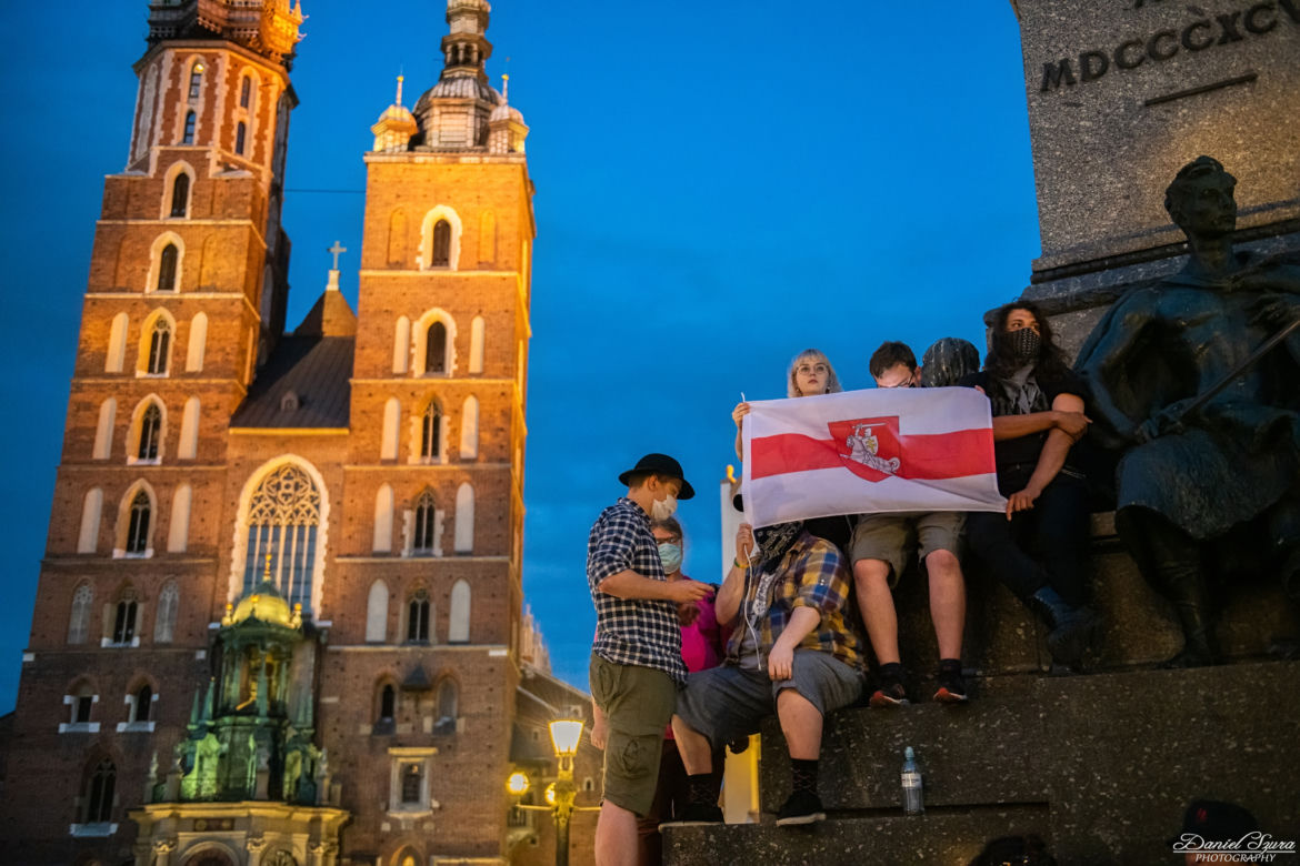 Manifestacja Białorusinów na rynku w Krakowie. "Precz z Łukaszenką!"