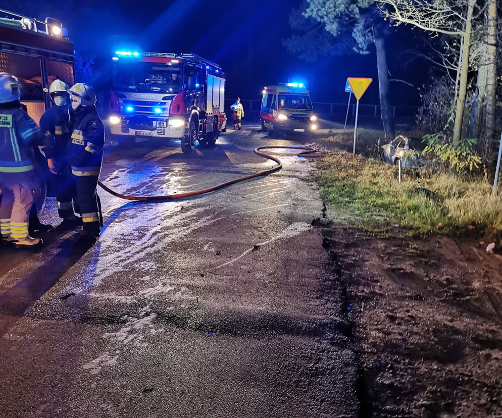 Fatalny wypadek pod Mińskiem Mazowieckim. Auto stanęło w płomieniach