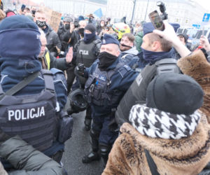 Starcie policji z uczestnikami protestu