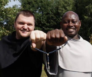 Franciszkanin Ayub Mwenda w rozmowie o posłudze wśród Polonii