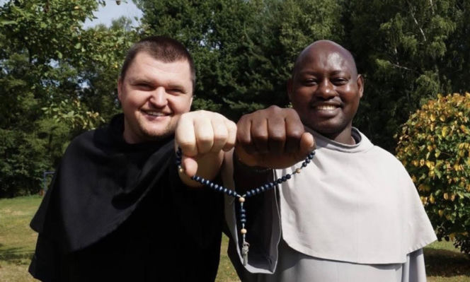 Franciszkanin Ayub Mwenda w rozmowie o posłudze wśród Polonii