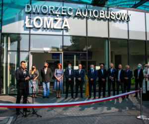 Nowy dworzec w Łomży. Centrum Komunikacyjno-Przesiadkowe otwarte. Zobacz, jak wygląda!