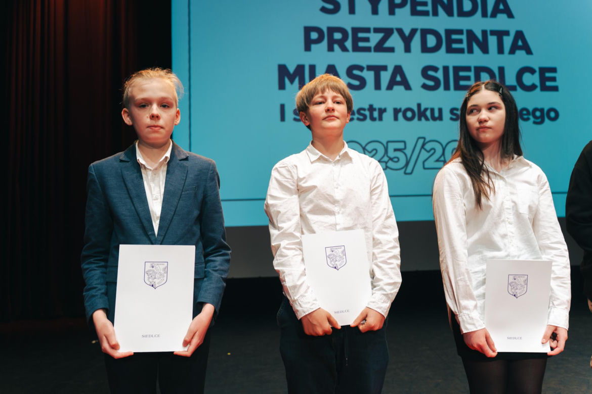 Najzdolniejsi uczniowie odebrali stypendia Prezydenta Miasta Siedlce