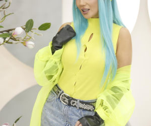 Cleo w niebieskich włosach