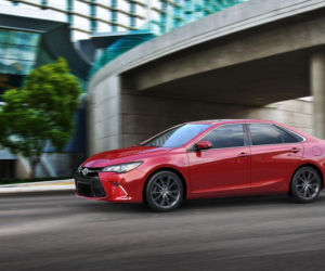 Toyota Camry 2015 w nowym odważnym stylu