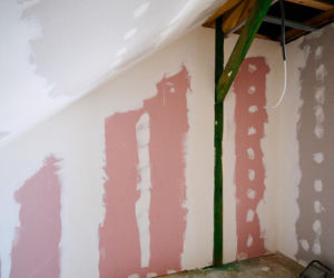 Tragiczny wypadek przerwał marzenia. Ekipa Nasz Nowy Dom walczyła z czasem. ZDJĘCIA domu przed i po remoncie