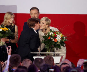 SZYDŁO WYSZŁA Z CIENIA