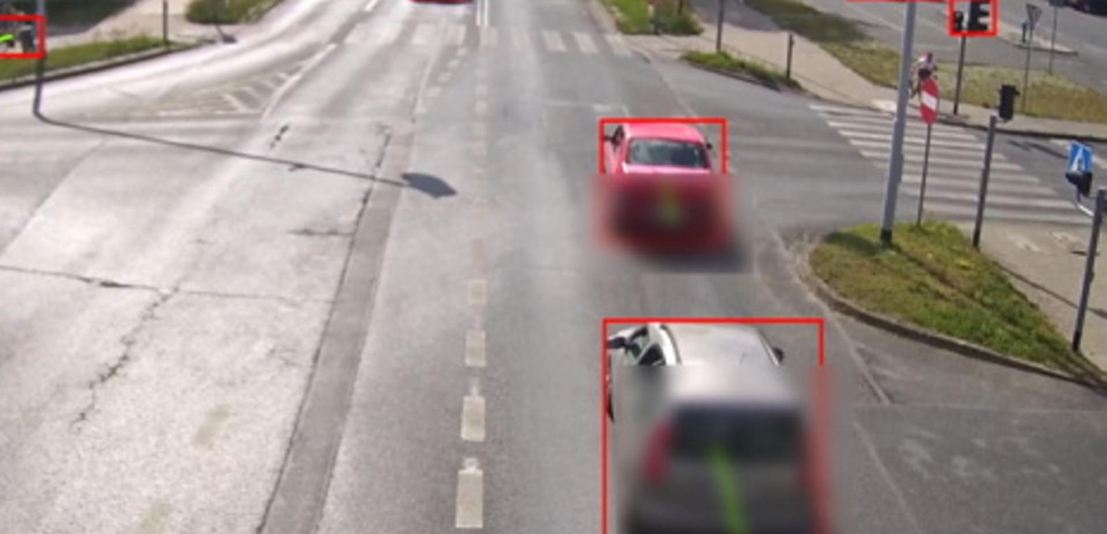 Sieradz. Nietrzeźwa 32-latka prowadziła auto. Siedziała na leżącym mężczyźnie [ZDJĘCIA].